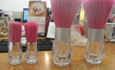 化妝刷、散粉瓶與火雞毛粉刷加工——精致美妝與家用電器的完美結合